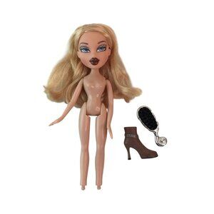 MGA Bratz Cloe Doll Vintage 2001 Nude with Brush & 1 Boot Shoe